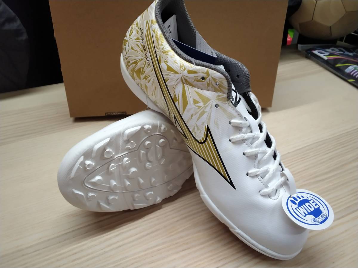 ミズノ MIZUNO サッカーシューズ トレーニングシューズ フットサルシューズ α SELECT AS P1GD246550 WHT/GLD/BLK WIDE 人工皮革 25,0cm