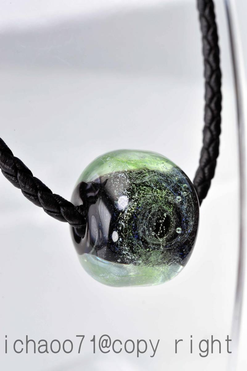 ガラス工芸家の創作した一点物のガラスのアクセサリー。トンボ玉 (10725-479 ) glass accessory BEADS 蜻蛉玉　ペンダントトップ