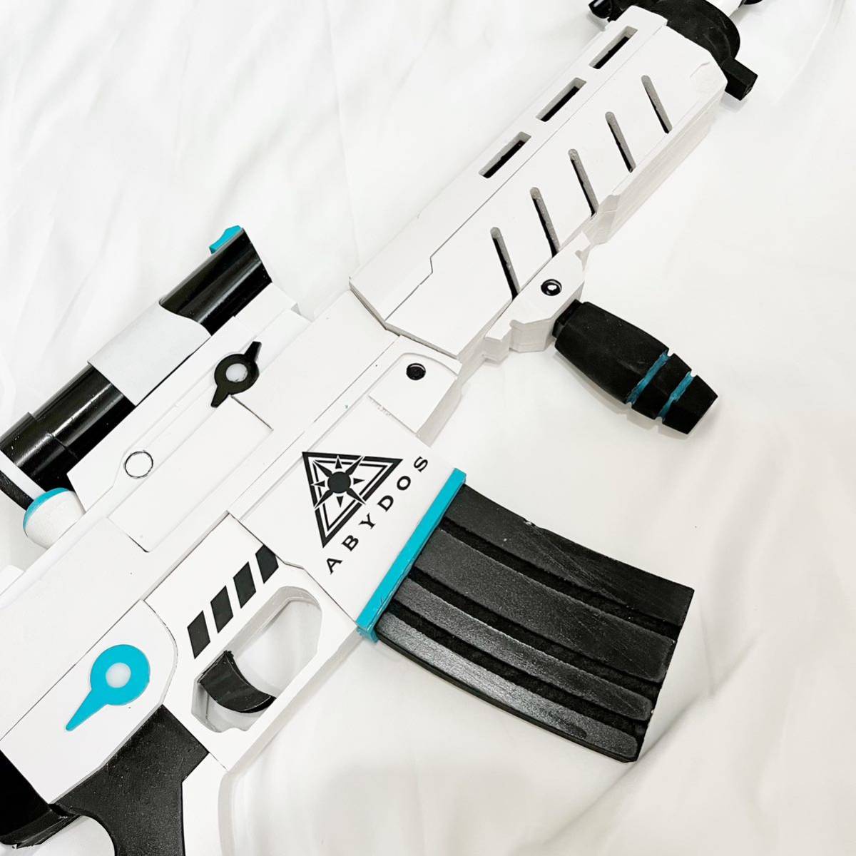  new goods bru red sand . white ko cosplay gun weapon blue archive 