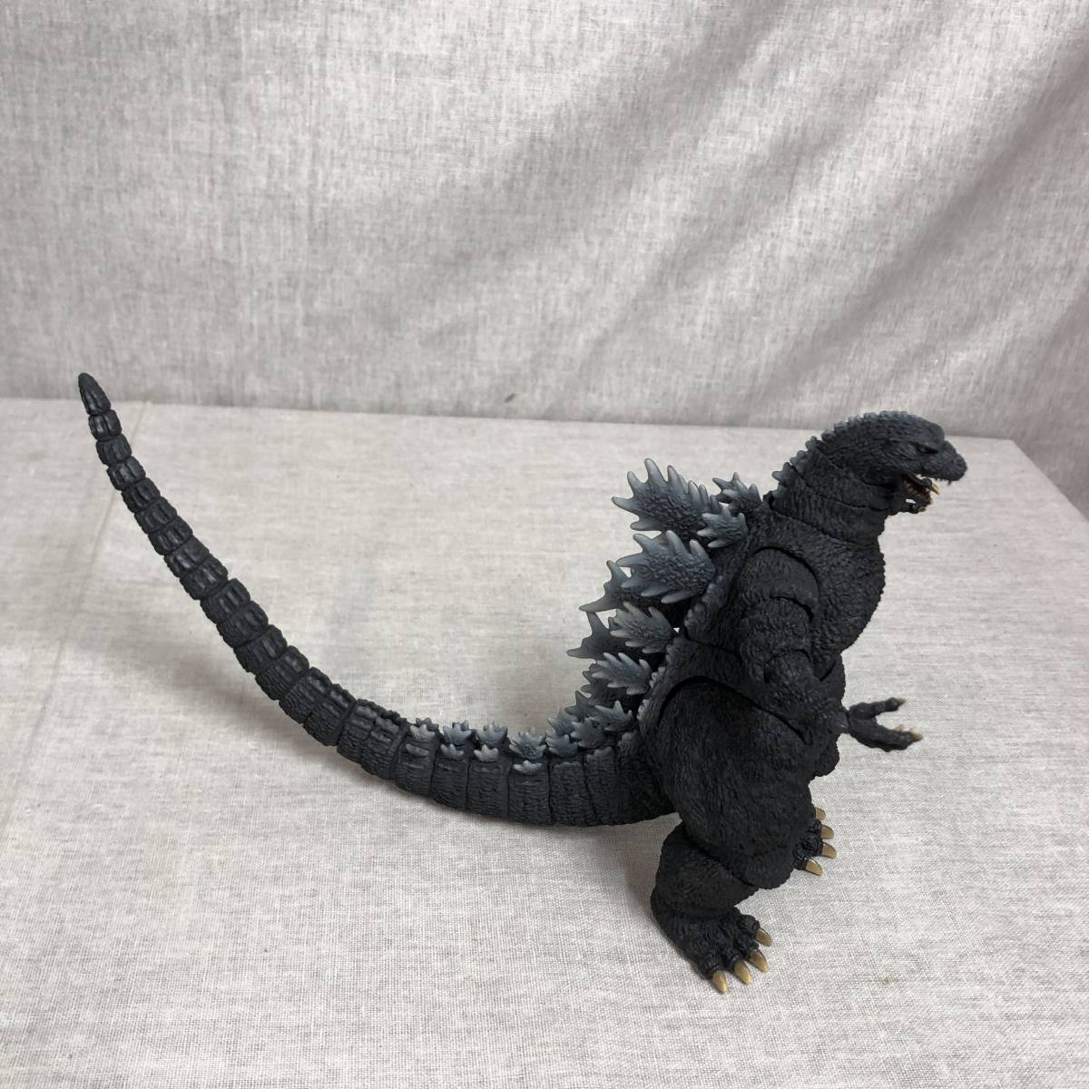 現状品　S.H.モンスターアーツ ゴジラ (1991) -新宿決戦- 約160mm PVC製 塗装済み可動フィギュア_画像5