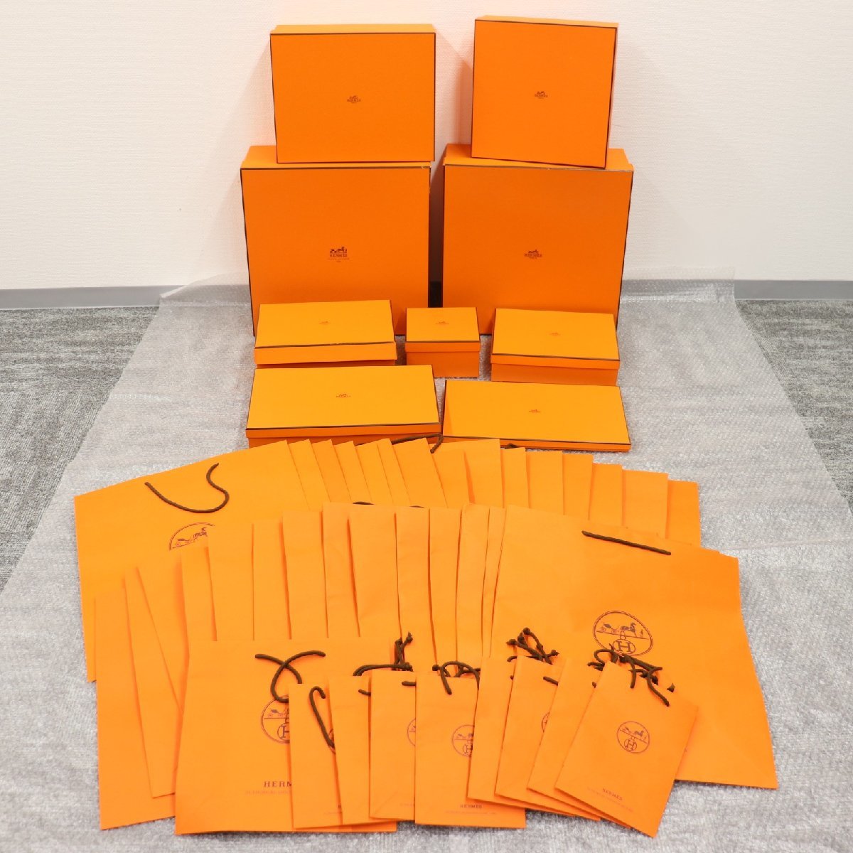 ITZEEJWJXTNY 即決 本物 HERMES エルメス ブランド 箱 BOX ショッパー 紙袋 純正 オレンジ インテリア まとめ 箱9個 紙袋39枚_画像1