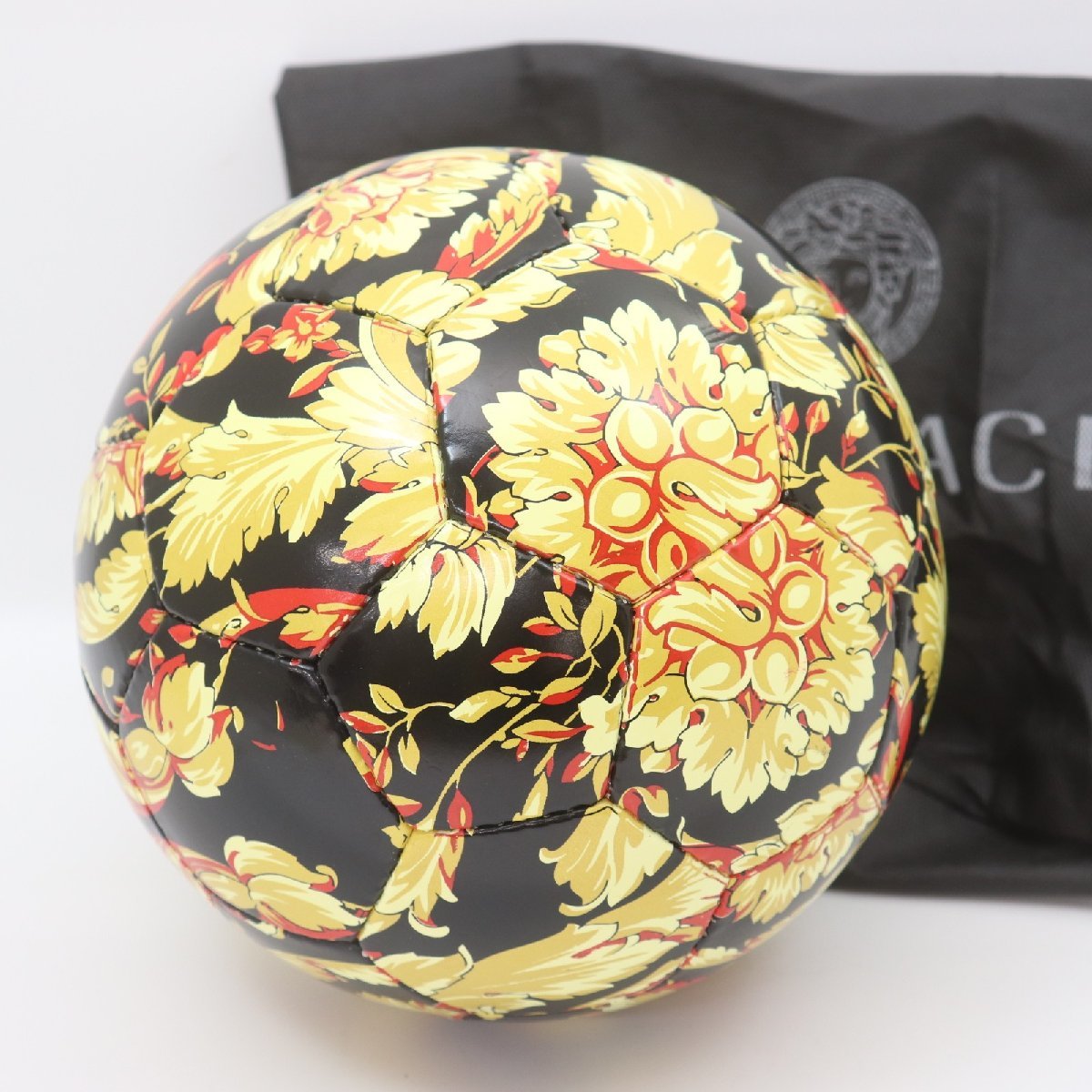 ITQO61B60TTO 即決 本物 未使用 保管品 VERSACE ヴェルサーチ ZS0CCB001 Barocco バロッコ サッカーボール フットボール スポーツ_画像1