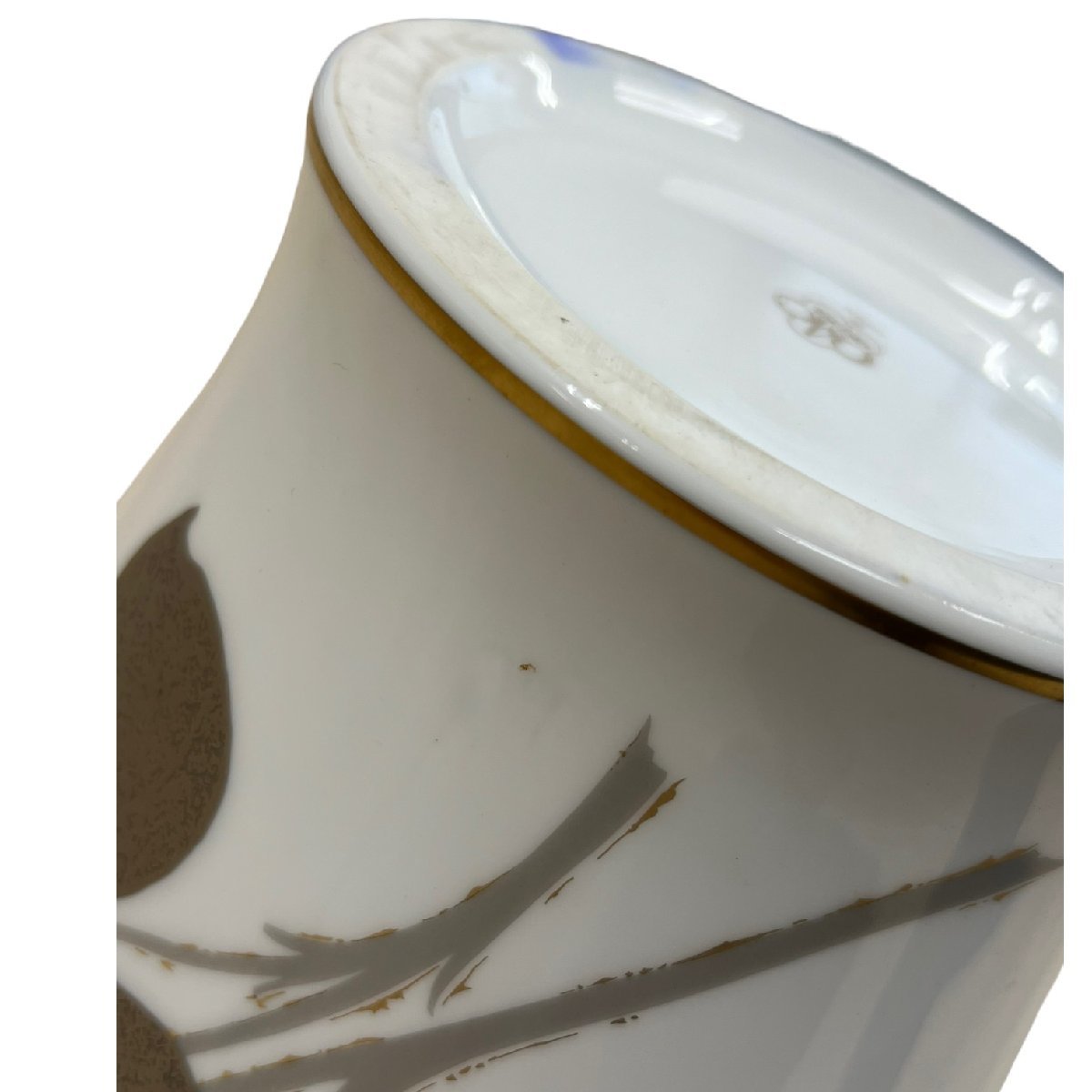 【中古品】大倉陶園 花瓶 OKURA CHINA 花柄 フラワーベース 壺 金彩 ホワイト ツメ印 陶器 インテリア 箱あり L53576RO_画像8