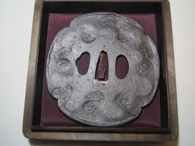 新作ウエア 優品 新-228 大型鉄鍔 天法鍔 木瓜形 文字打の図 音色良 耳