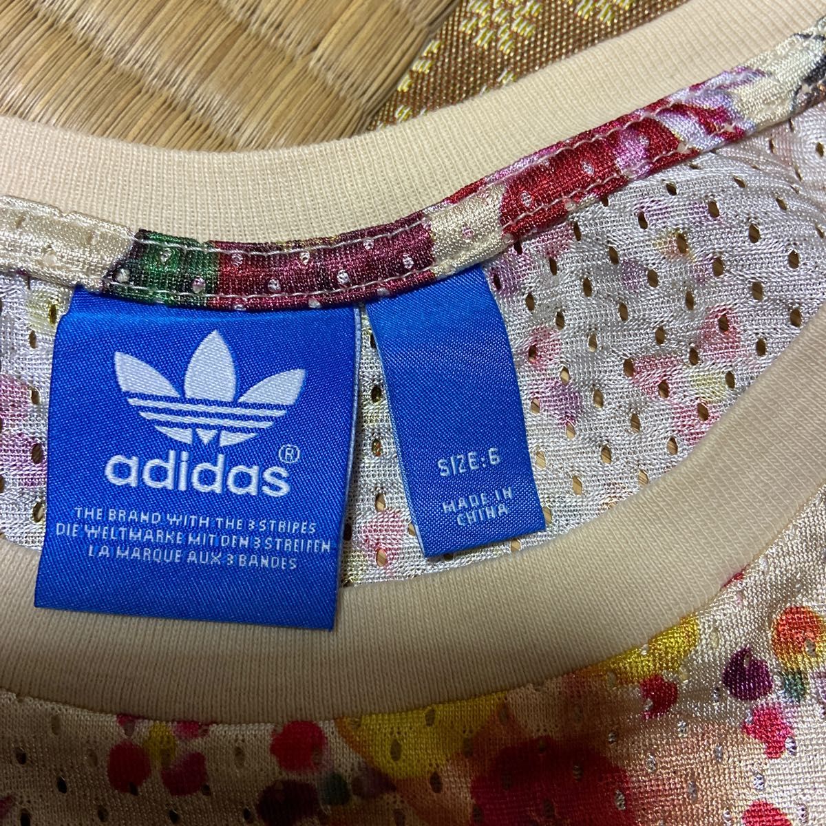 adidas タンクトップ　花柄