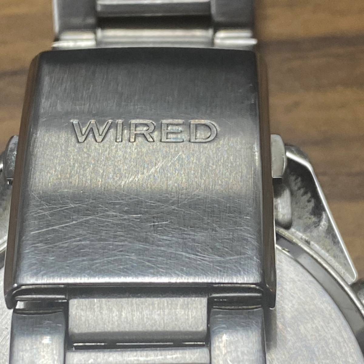 動作未確認 ◆ SEIKO WIRED ◆ 10BAR VD57-KZ10 クロノグラフ 文字盤 ブルー ゴールド ウオッチ ◆ワイアード ◆メンズ腕時計　_画像9