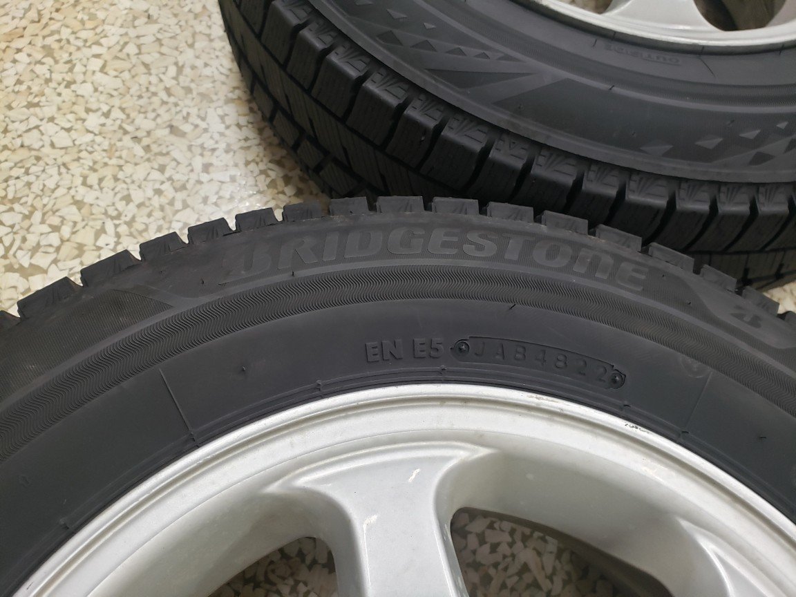 ◎すぐ使えます イボ残しVRX3 155/80R13 新品同様 22年製 13inc 5j +35 100/114.3/4H 4本セット 検） パッソ ブーン ヴィッツ サクシード_画像4