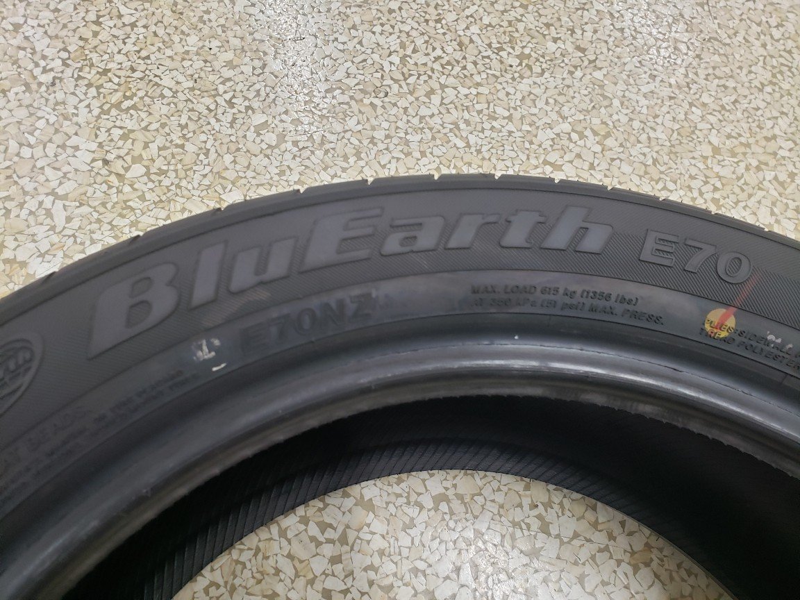 ◎ほぼ新車外し 205/55R17 205/5517 ヨコハマ BluEarth ブルーアース E70 NZ 2023年製 ステップワゴン ストリーム キックス ノア VOXY_画像7