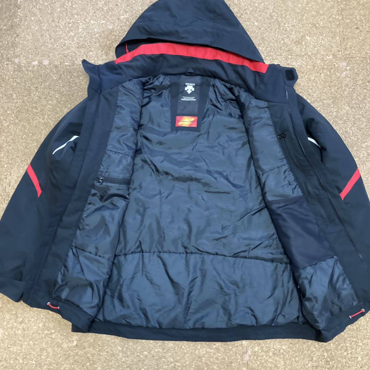 デサント DESCENTE スキーウェア スキー スノボジャケット スノボ スノーボード Sサイズ メンズ 黒 JACKET _画像3