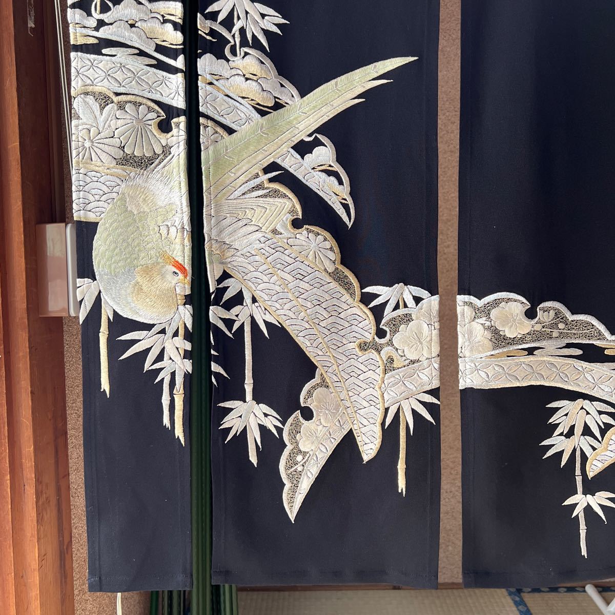 正絹 着物 アンティーク 〜暖簾ーのれん~刺繍加工! 家具 正絹 着物 アンティーク 〜暖簾ーのれん~刺繍加工! 家具