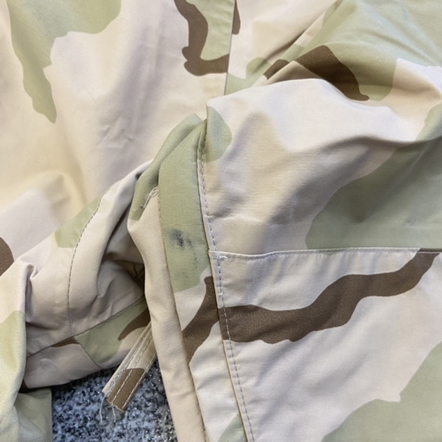 00s 米軍実物 US ARMY ECWCS GEN1 3Cデザートカモ GORE-TEX ゴアテックス パーカー Medium-Long 2002年製 迷彩 ミリタリー ジャケット_画像10