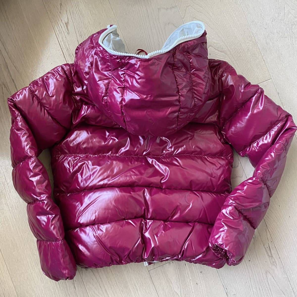 【新品】DUVETICA キッズ ダウン ジャケット 10歳 140 フード 防寒 保温 軽量 MONCLER アウター 定価67,000円程 可愛いクランベリーカラー _画像3