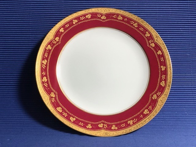 ◎大倉陶園 アレキサンドリーヌ 高貴な赤・金蝕の美しい20cmデザート皿◎o56