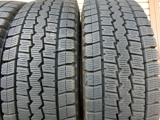 ★ 205/75R16 113/111L ★ 6本セット!! ★ DUNLOP　★ WINTER MAXX LT03　スタッドレスタイヤ　2019年製　約10㎜　エルフキャンターなどに_画像2