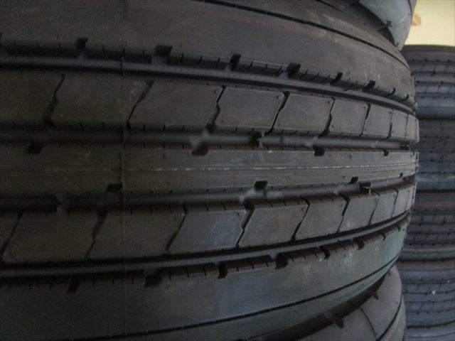 送料無料　新車外し　245/70R19.5　BS　R173　2023年製　12本セット　イボ付き　バリ溝_画像3