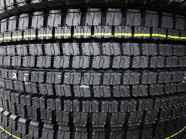 送料無料　新品　スタッドレス　245/70R19.5　DUNLOP　SP001　2023年製　4軸低床　増トン　19.5×6.75　8穴　JIS　両面再塗装　12本セット_画像2