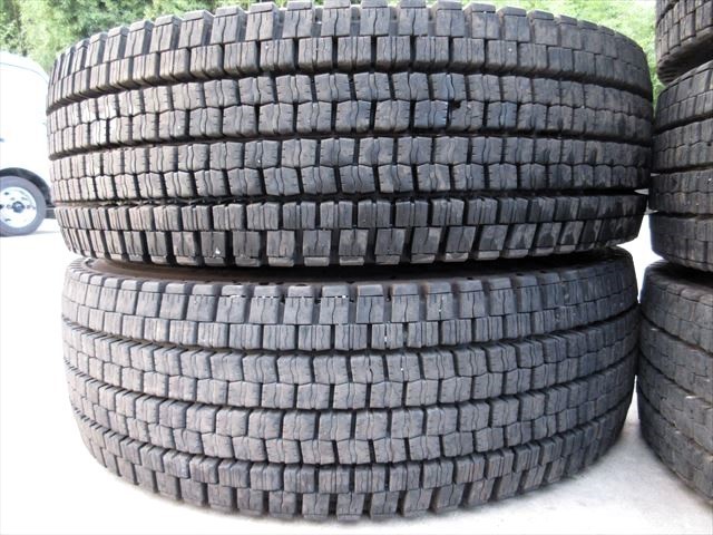 送料無料　スタッドレス　295/80R22.5　DUNLOP　SP001　2022年製　2本セット　バリ溝　19mmぐらい_画像1