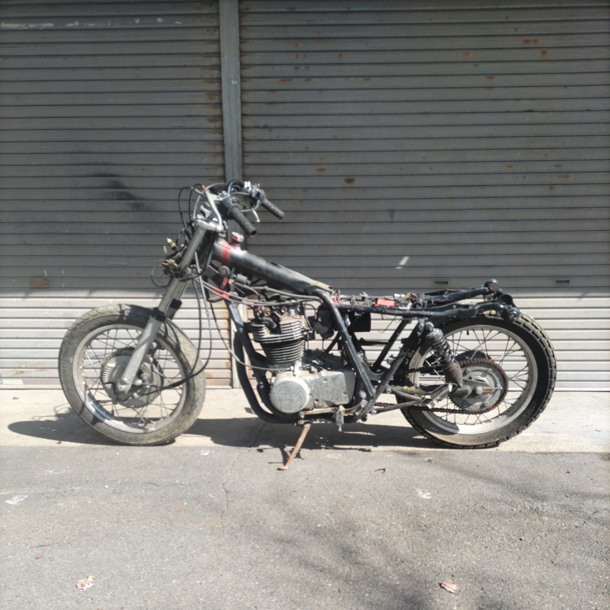 SR400 1JR　後期　 部品取り　実動エンジン　書類無しフレームその他おまけ　広島県安芸高田市より　引き取り大歓迎　配送も出来ます_画像4