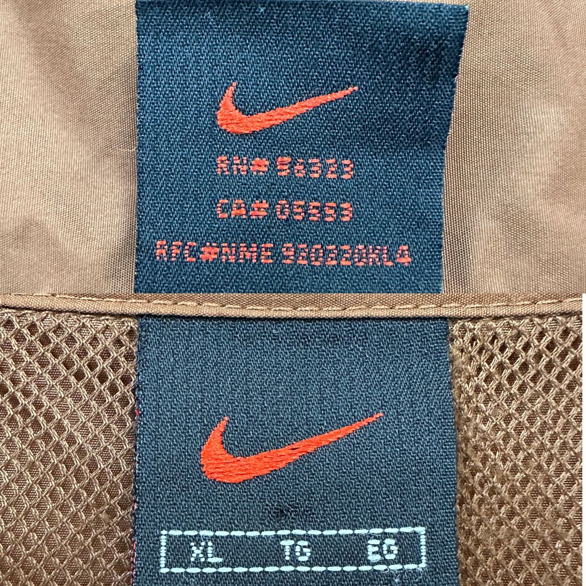 90s NIKEナイロンジャケットブラウン 茶色 刺繍ロゴ オーバー 90s NIKEナイロンジャケットブラウン 茶色 刺繍ロゴ オーバー