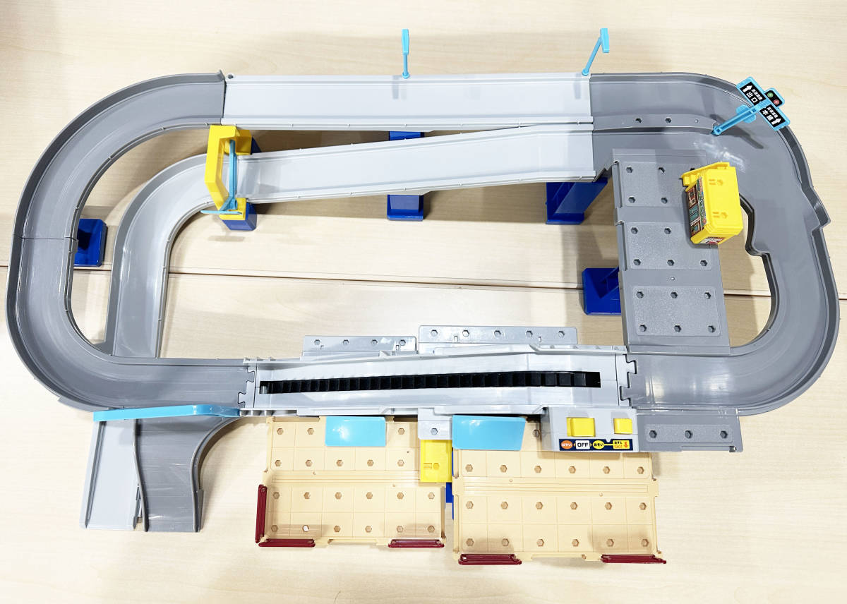 現状品 トミカタウン 2スピードでコントロール！トミカアクション高速どうろ 電動スロープは可動します。タカラトミー 11-7_画像2