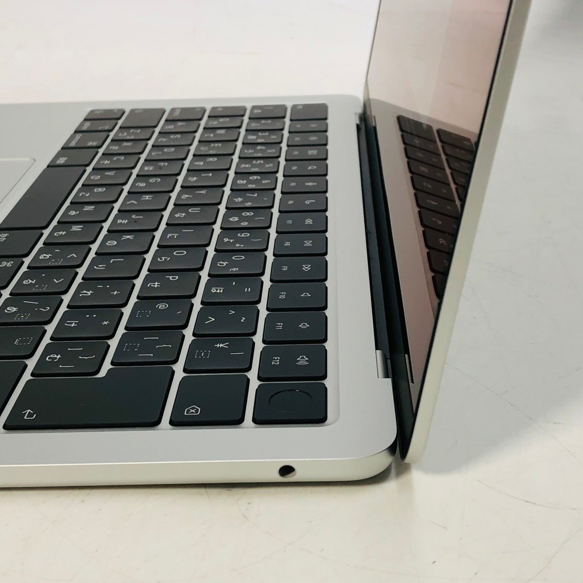 美品 MacBook Air Liquid Retina 13.6インチ (Mid 2022) Apple M2 8コア/8GB/SSD 256GB シルバー MLXY3J/A 動作確認済み_画像4