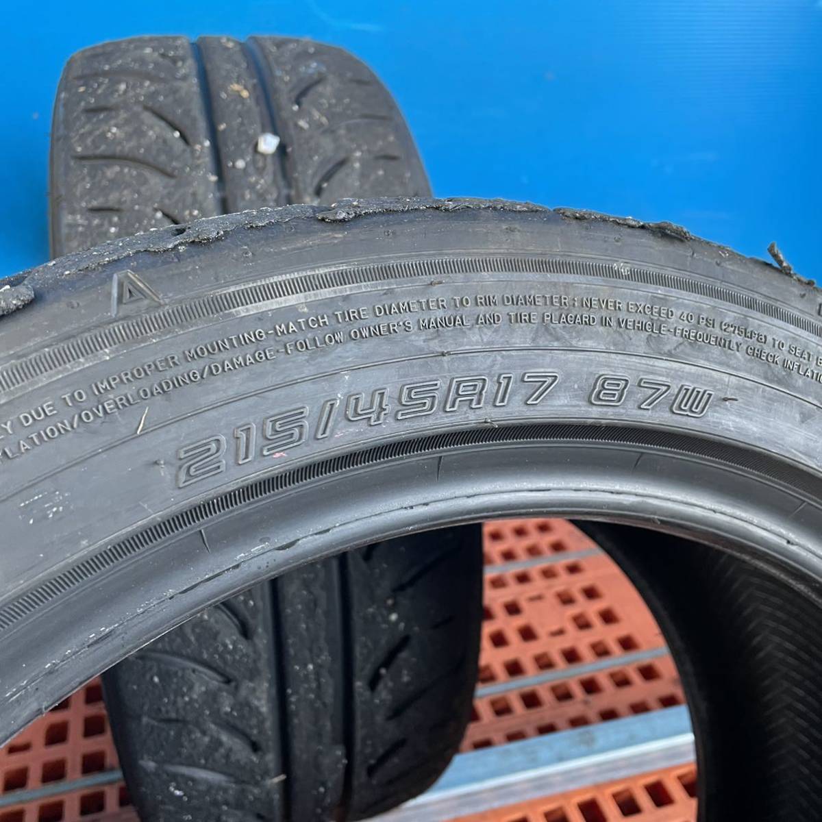 215/45R17ダンロップ ハイグリップスポーツタイヤ DUNLOP DIREZZA Z3 215/45/17 2本　2023年製造_画像4