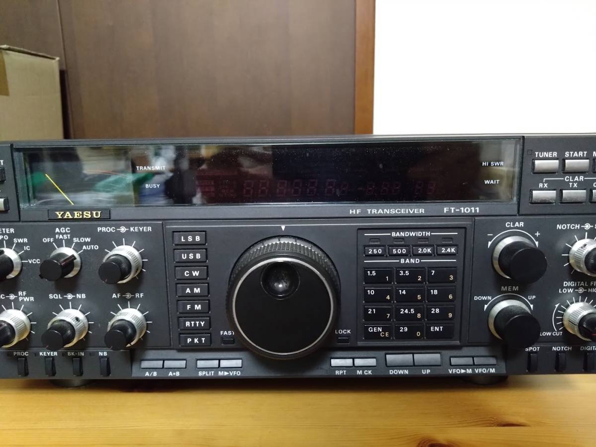 ☆八重洲無線 YAESU FT-1011 HF帯(1.8～28MHz) 100Wトランシーバー☆_画像1