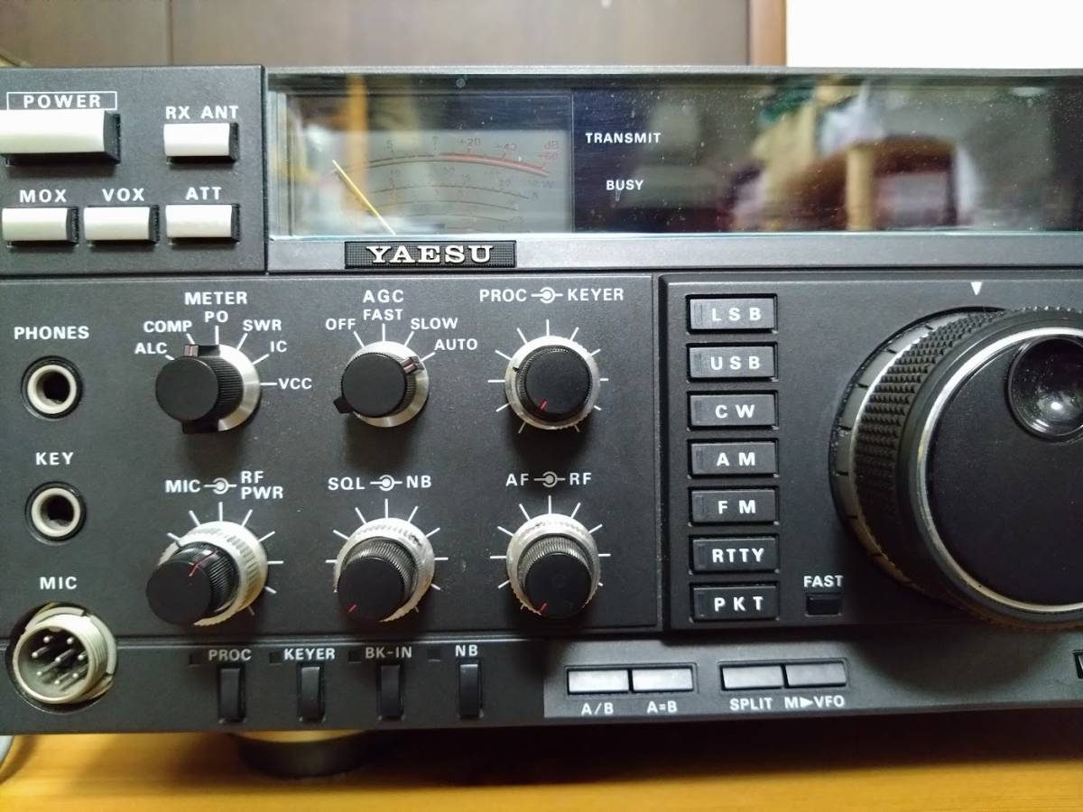 ☆八重洲無線 YAESU FT-1011 HF帯(1.8～28MHz) 100Wトランシーバー☆_画像3