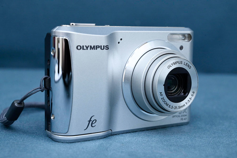II181 美品 オリンパス OLYMPUS CAMEDIA FE-47 単三電池 デジタルカメラ デジカメ_画像2