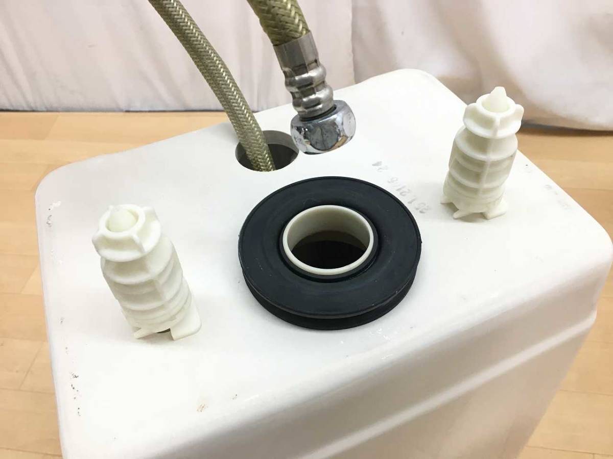 美品】TOTO トイレ 洋式便器 (床下排水) 「CS670B」とタンク 美品】TOTO トイレ 洋式便器 (床下排水) 「CS670B」とタンク