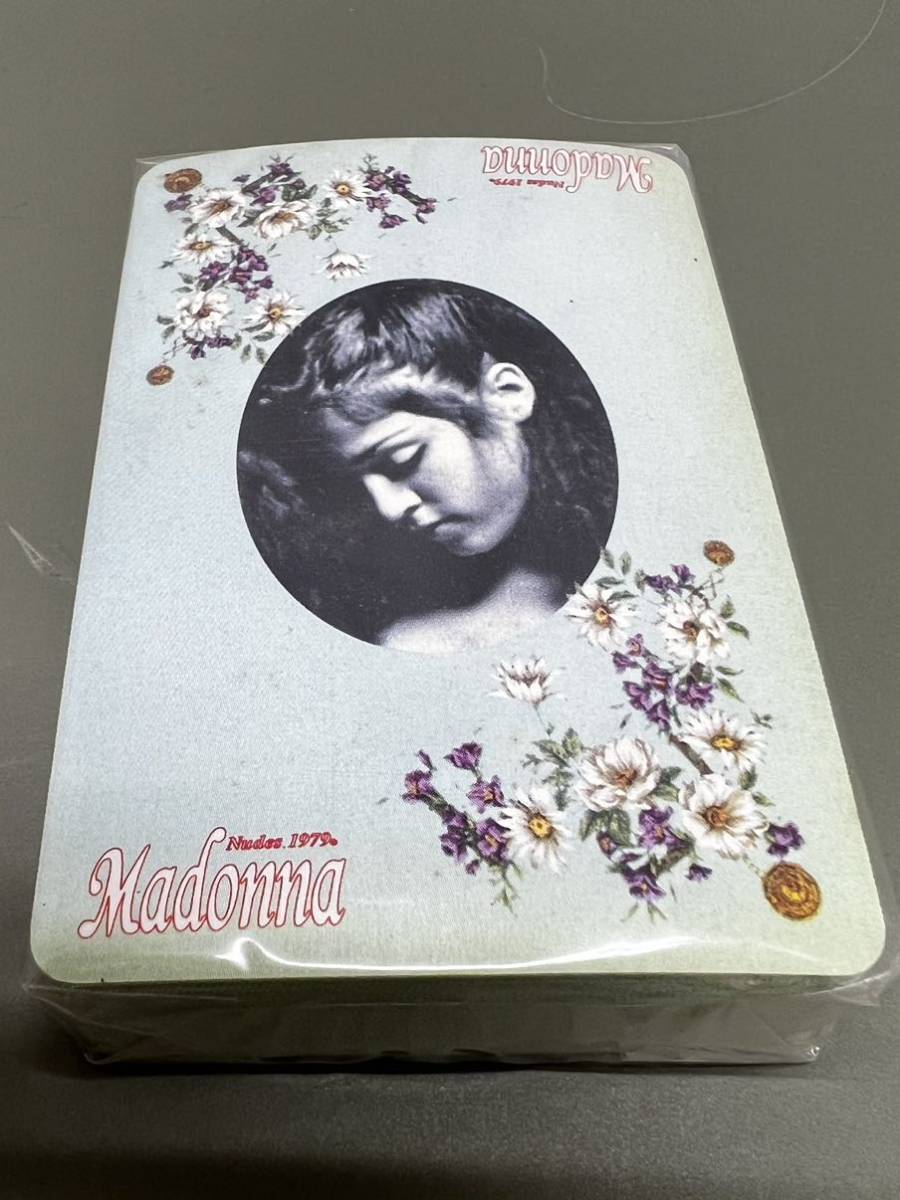 【MADO88.1117KA】☆中古品☆着火未確認☆　ZIPPO　ジッポライター　MADONNA　NUDES1979　トランプ付き　箱付き　オイルライター　喫煙具_画像7