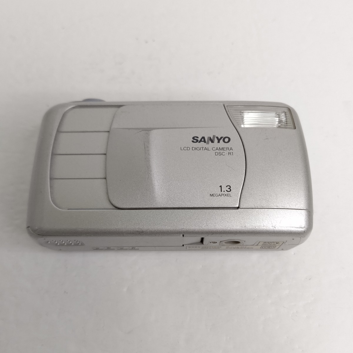 SANYO　DSC-R1 コンパクトデジタルカメラ　希少レトロ　サンヨー　電池式