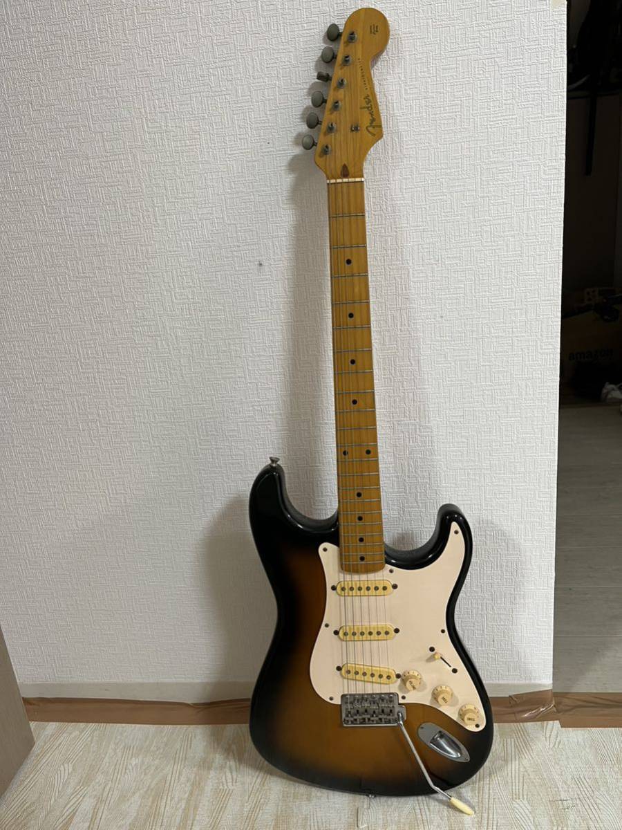 Fender フェンダー JAPAN STRATOCASTER ギター 通電確認済み　中古 現状品 _画像1