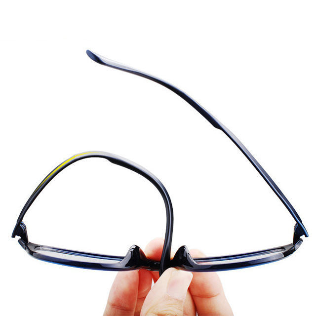 +1.5 老眼鏡 ブルーライトカット メガネ 眼鏡 シニアグラス リーディンググラス 軽量 ウェリントン UV400 ケース＆クロス付 黒色 送料無料_画像4