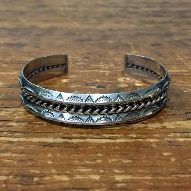 50\'s Vintage Navajo Navajo group twist rope double triangle bangle STERLING stamp stamp Work 50 period 