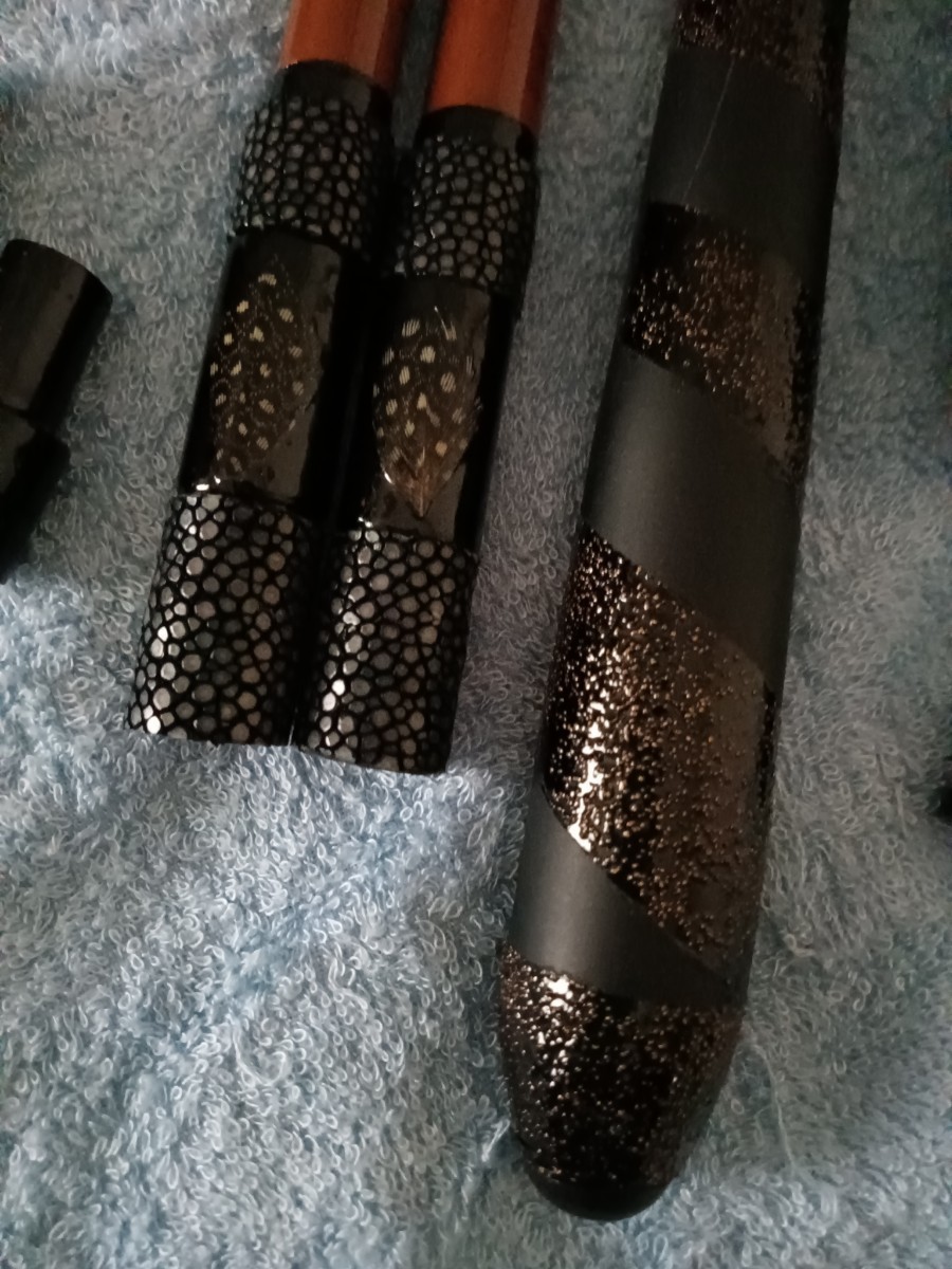 カーボン総塗り竿掛け二本物&玉の柄セット(ガルーシャ&羽根入り カーボン総塗り竿掛け二本物&玉の柄セット(ガルーシャ&羽根入り