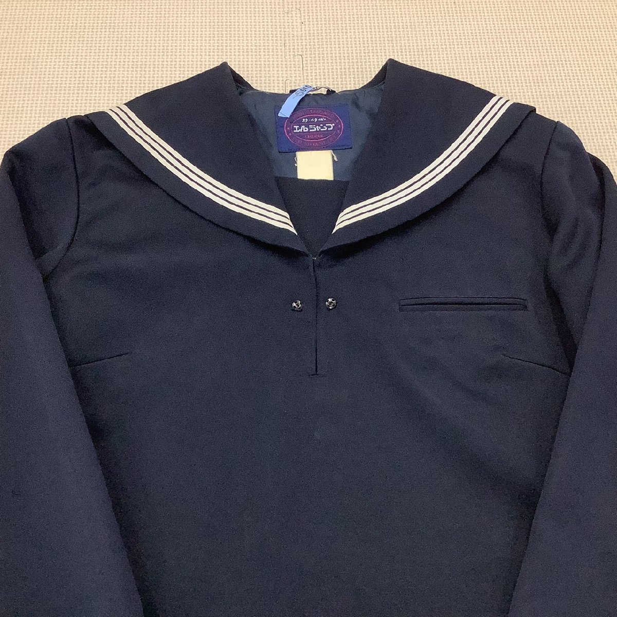 I217/Y(中古)山形県 朝日中学校 女子制服2点 /大きめ/LL/W66/セーラー/スカート/紺/冬服/School tiger/ポリエステル100/女子学生/学生服_画像2