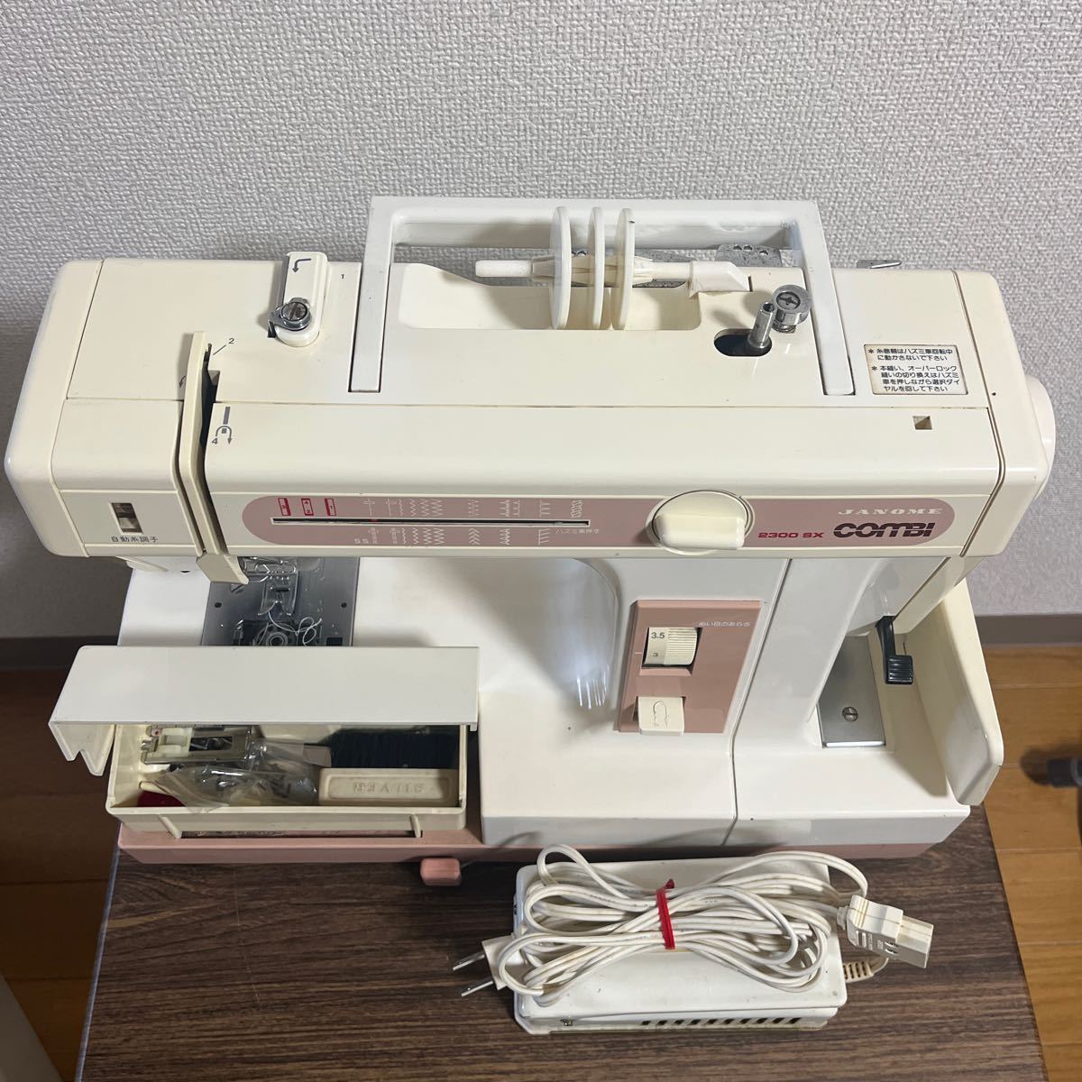 JANOME ジャノメ 2300SX COMBI MODEL 通電確認済 足踏みペダル/ケース付き _画像1