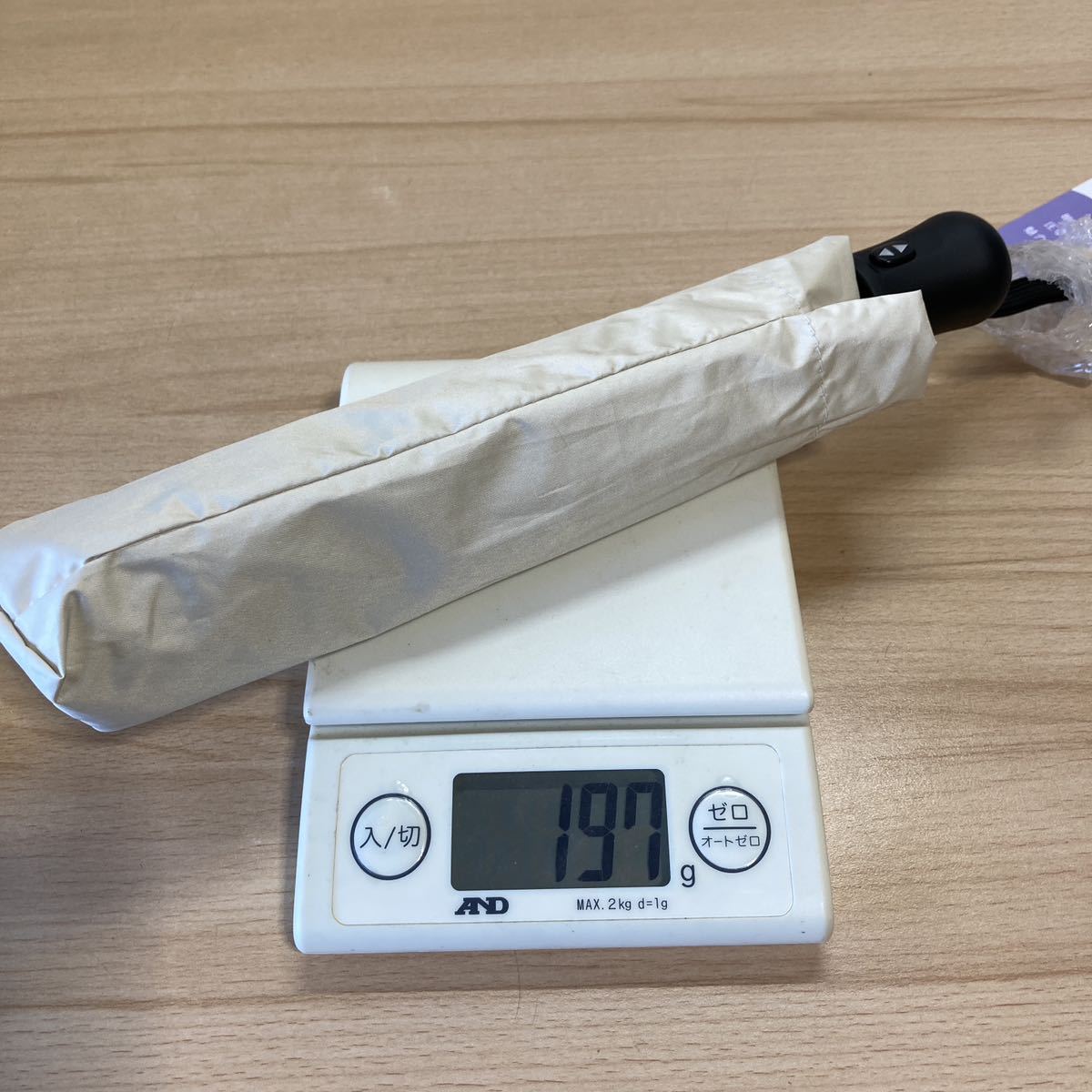 未使用 日傘 超軽量 197g UVカット率 100% 完全遮光 ワンタッチ自動開閉 日傘兼用雨傘 折りたたみ傘 UPF50+ 晴雨兼用 折り畳み日傘(2-1)_画像3