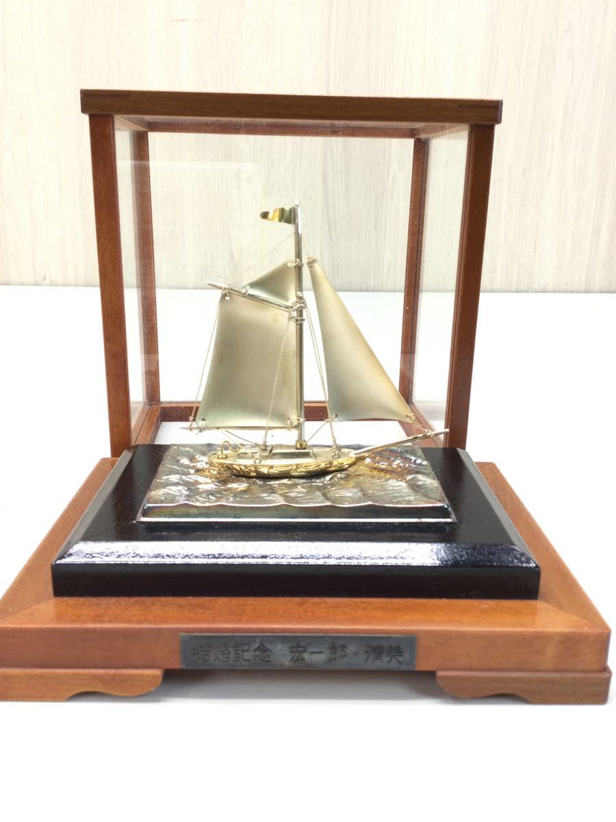 (N102) 銀製品 シルバー SILVER BRヨット 帆船 船 銀船 ガラスケース オブジェ 置物 銀製置物_画像2