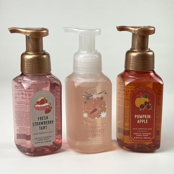 Bath & Body Works ハンドソープ 3本セット②★ストロベリー/チェリー/パンプキナップル☆彡バスアンドボディワークス Foaming Hand Soap_画像1