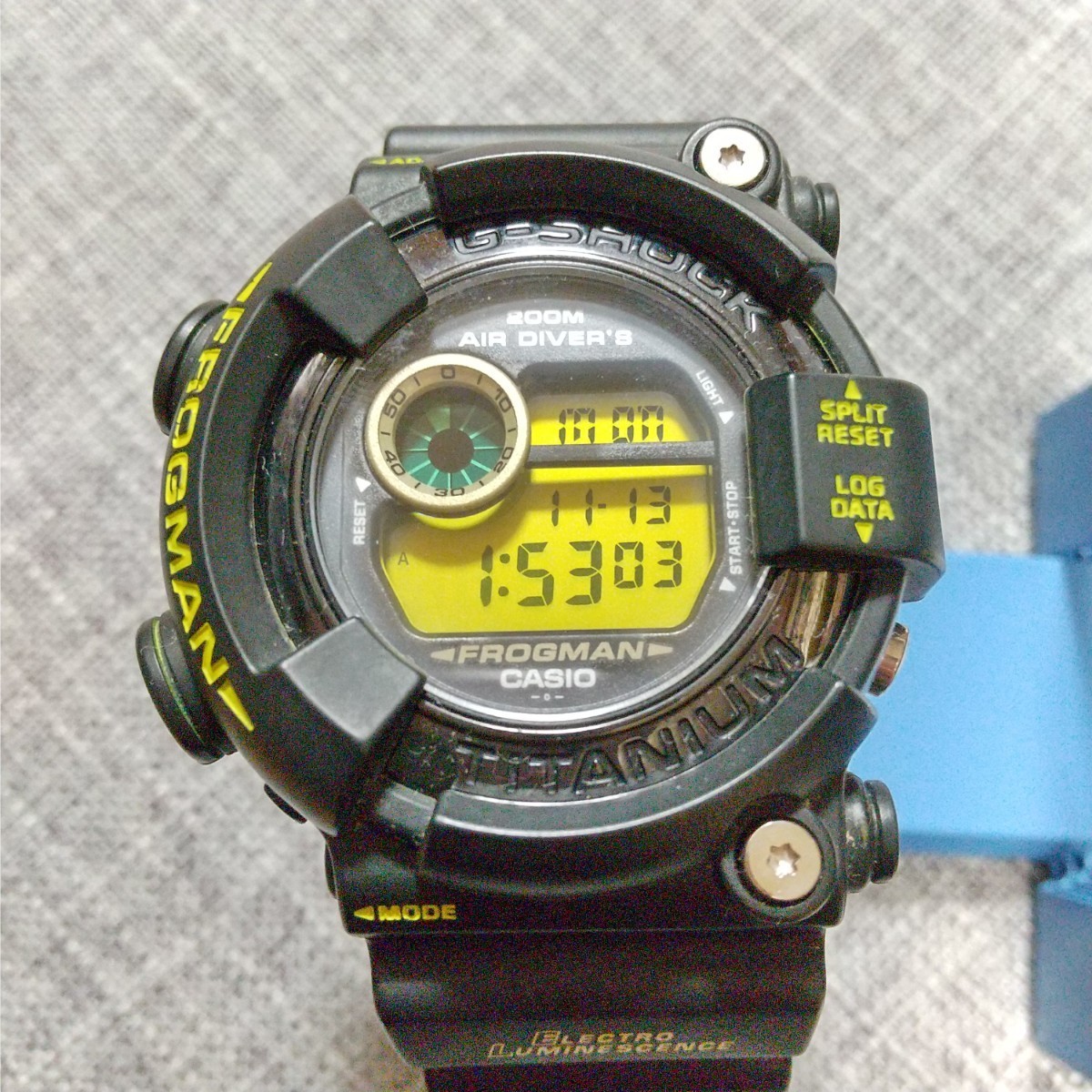 カッコいい カスタム G-SHOCK フロッグマン DW-8200 ベゼルの緑色の文字 反射デジタル文字_画像1