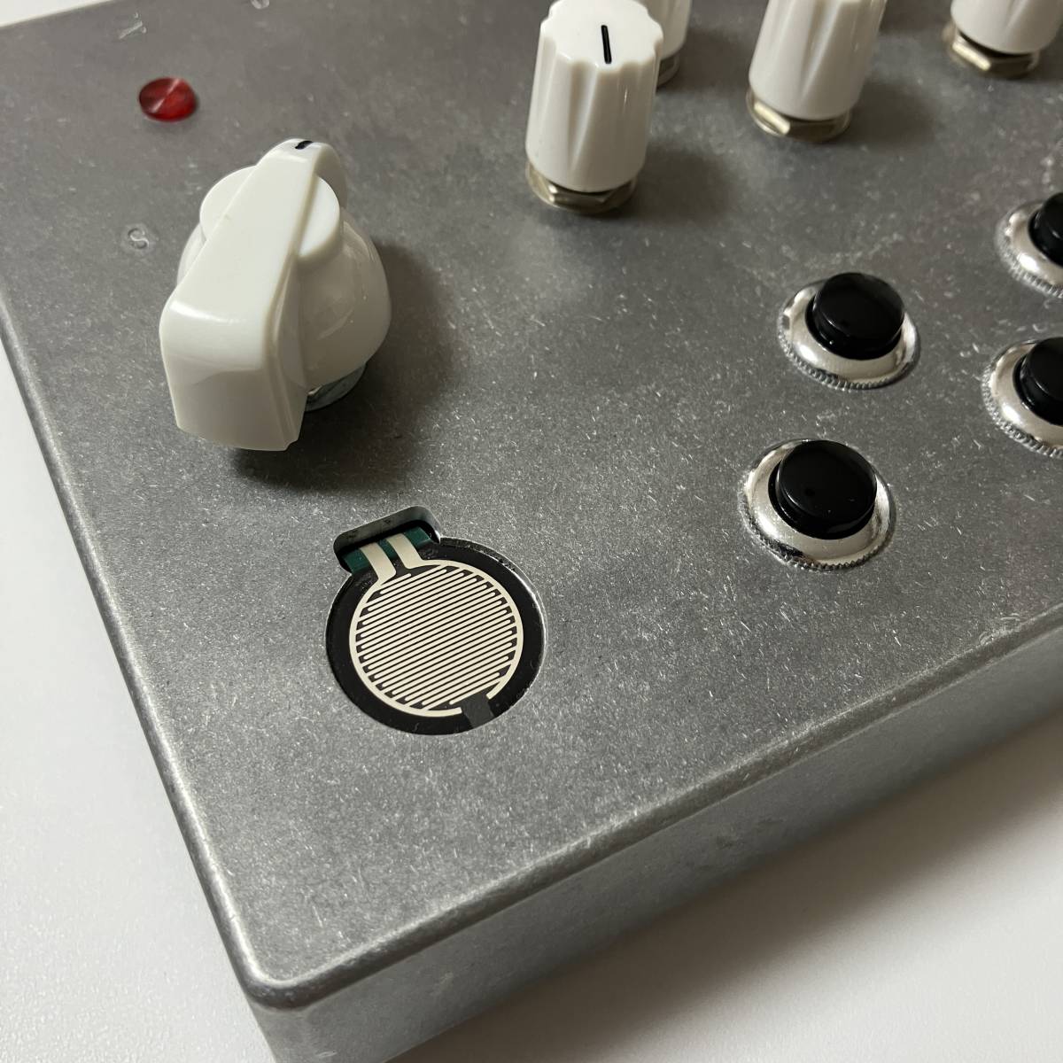 Onde Magntique OM-1 CASSETTE SYNTH( евро подставка Eurorack Doepfer)