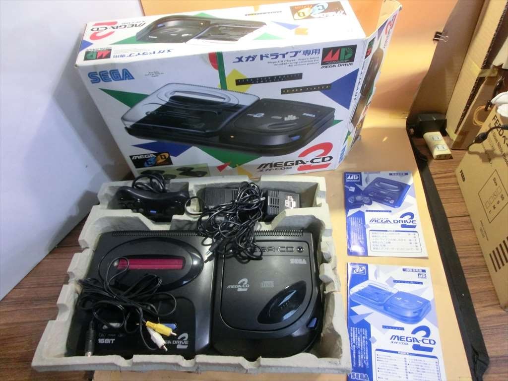 T【ヤ3-83】【100サイズ】セガ 16bit mega drive2 メガドライブ2 mega-cd2 メガCD2 本体/動作未確認/※傷汚れ・液漏れ有_画像1