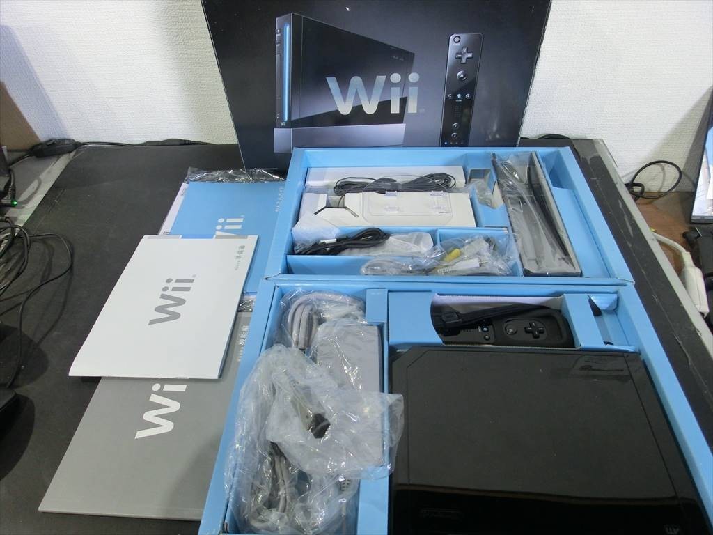 T【M2-91】【80サイズ】▲ニンテンドー Wii 本体セット RVL-001 黒/ゲーム機/任天堂/通電可/ジャンク扱い_画像1