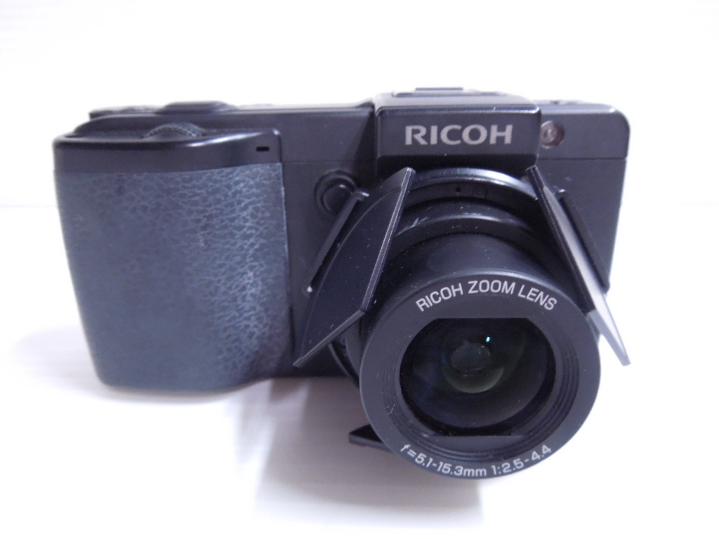 ■美品 RICOH リコー GX200 デジタルカメラ デジカメ バッテリー付き■_画像3
