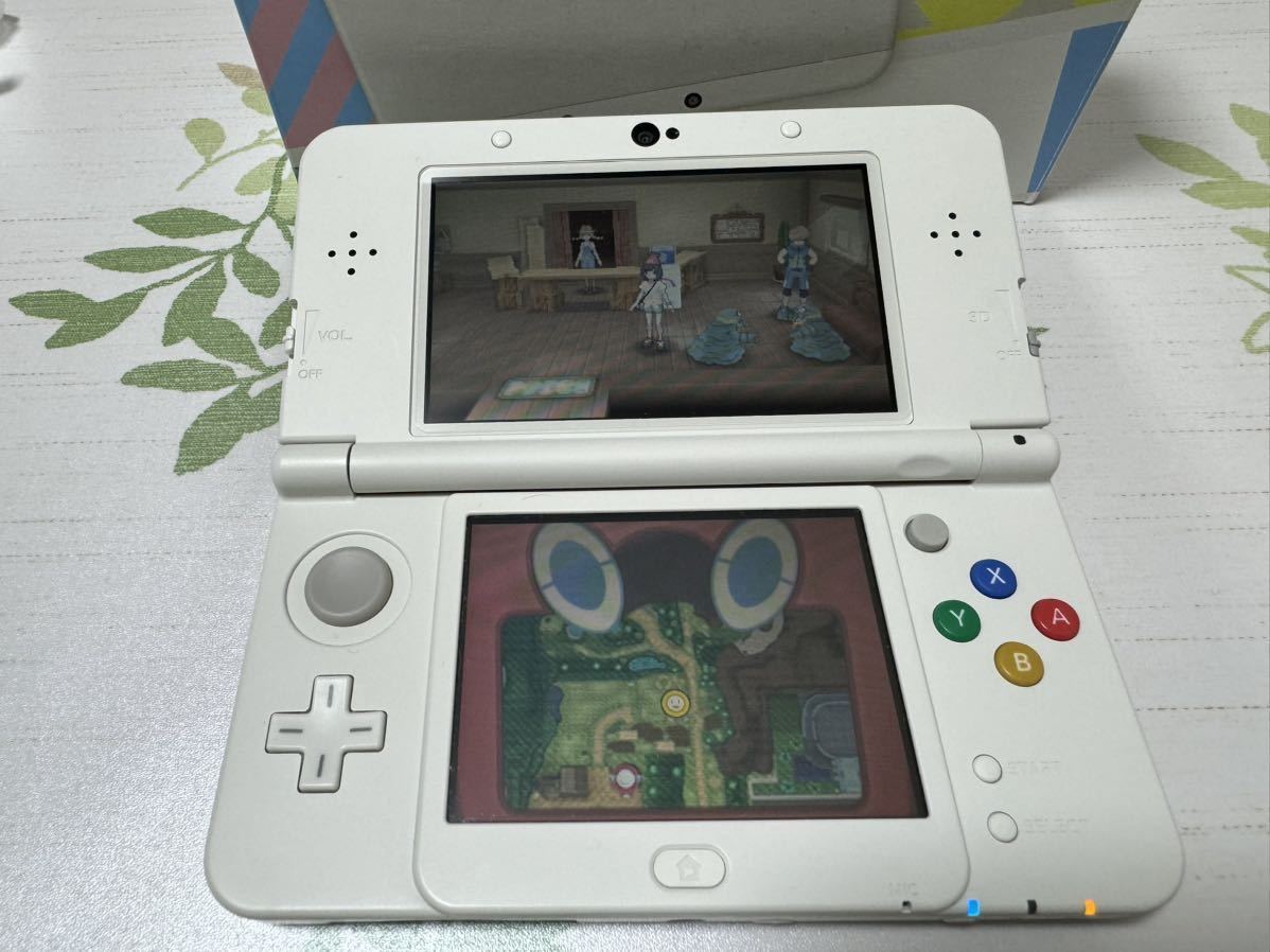 【動作確認済み】new Nintendo 3DS 箱、取説、保護フィルム、充電器付き_画像4