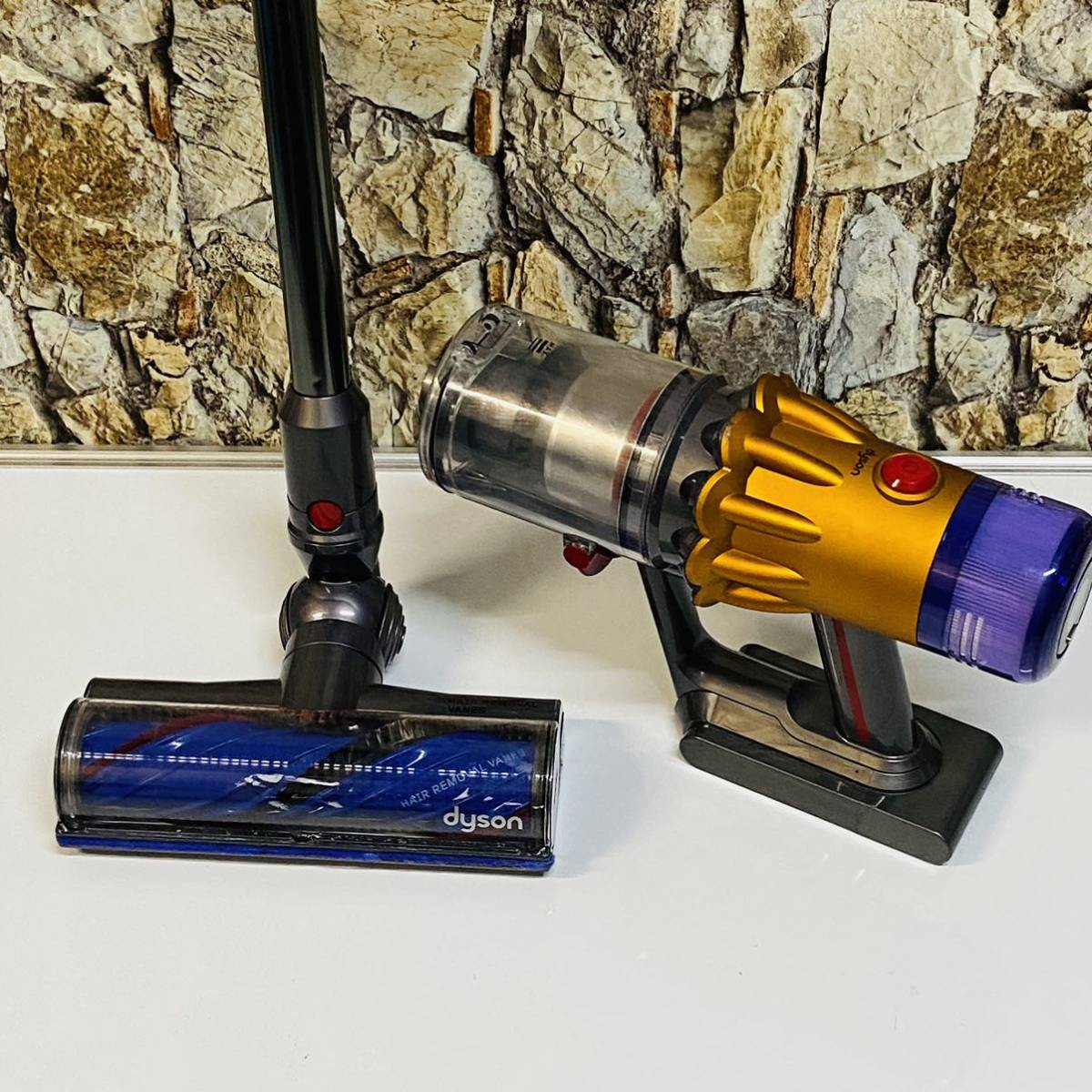 【動作確認済みｄyson　ダイソンDigital slim Fluffy Origin 388388-01+ ＳＶ３０ソフトローラーヘッド付きコードレススティッククリーナー_画像1