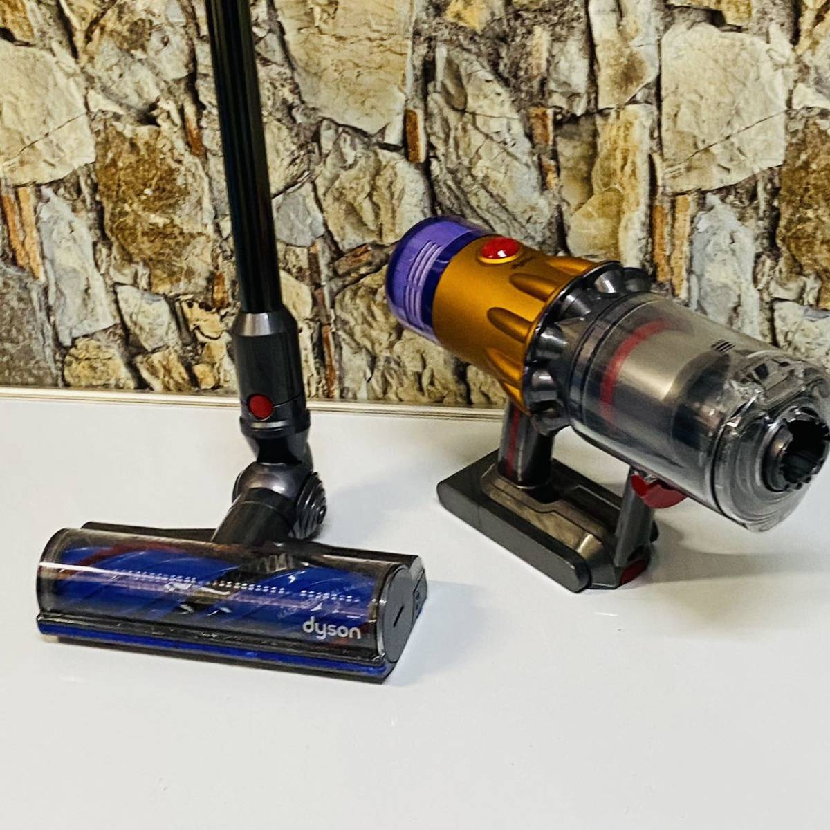 【動作確認済みｄyson　ダイソンDigital slim Fluffy Origin 388388-01+ ＳＶ３０ソフトローラーヘッド付きコードレススティッククリーナー_画像7