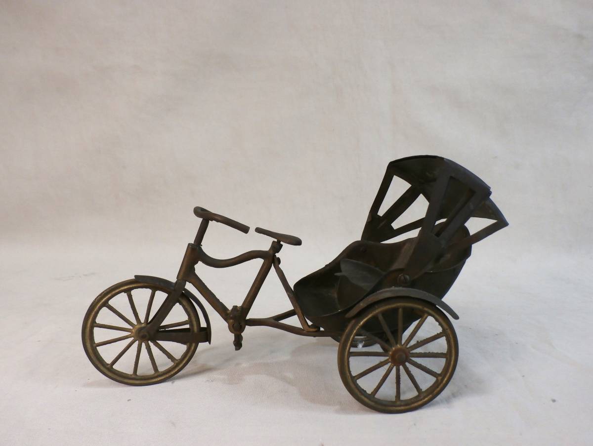 大正時代初期に走っていた輪タク　幌付き三輪自転車　シクロポリタン　W　自転車タクシーのおもちゃ　希少　手つくり　タイヤ回ります